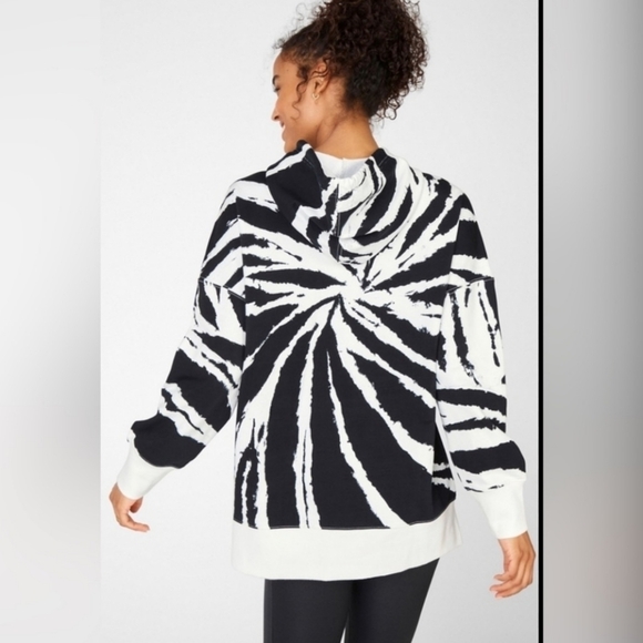 Fabletics Jasmine Side Slit Pullover Cool Tie Dye Wide‎ Cuffs - Picture 2 of 8